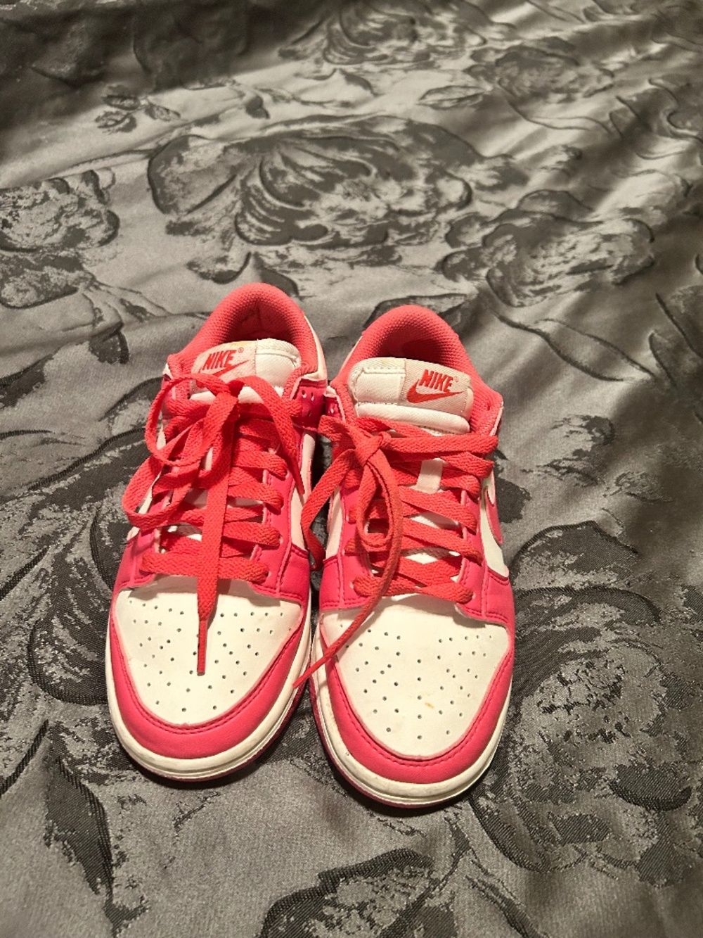 Pink Nike women dunks